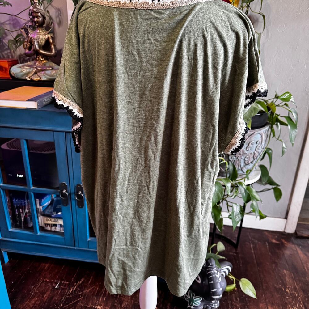 SHEIN Plus Size Batwing Sleeve V-Neck Tee - 2XL - Picture 2 of 7